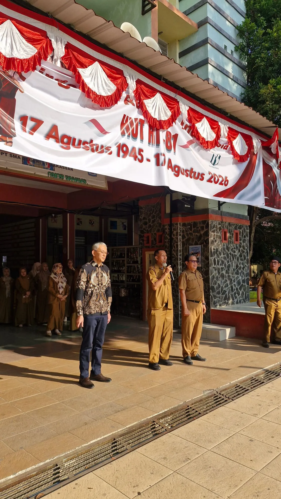 Upacara di halaman SMAN 21 Makassar